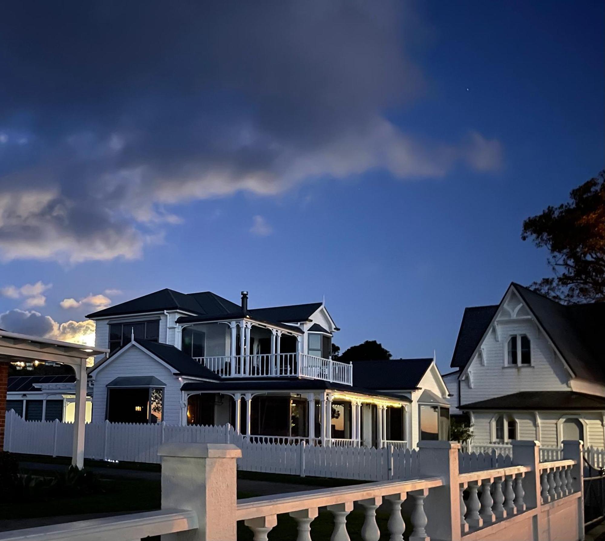 Paradise On The Strand Russell Luaran gambar